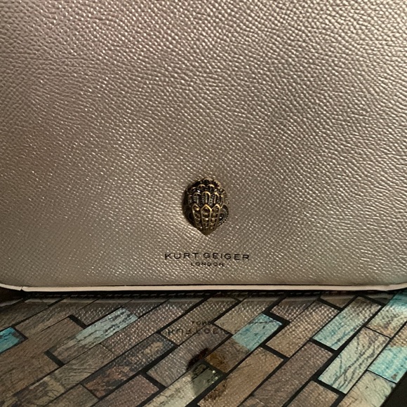 Kurt Geiger London Richmond Crossbody Bag
Kurt Geiger London - Picture 7 of 13